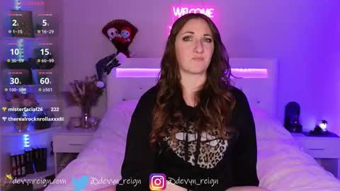 Snapshot of devynreign chatting on 12/19/25, 05:36 Devyn Reign online show from 12/19/25, 05:36