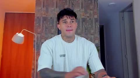 Snapshot of deymon_scott chatting on 11/13/25, 10:41 JULIAN online show from 11/13/25, 10:41