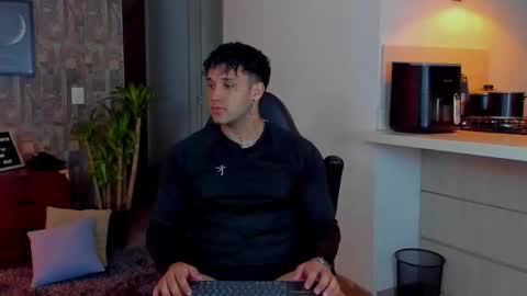 Snapshot of deymon_scott chatting on 11/30/25, 12:14 JULIAN online show from 11/30/25, 12:14