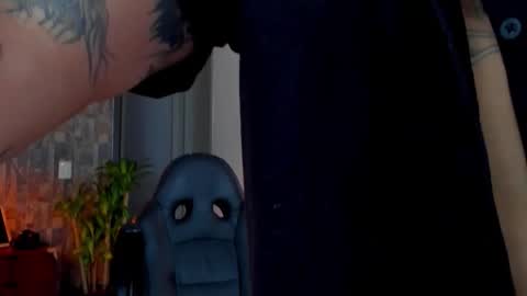 Snapshot of deymon_scott chatting on 11/30/25, 10:14 JULIAN online show from 11/30/25, 10:14