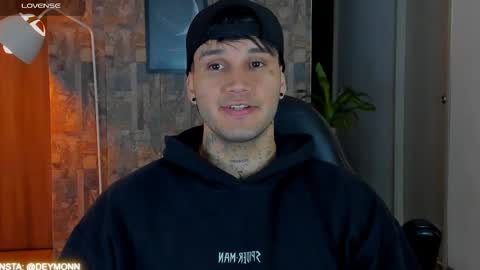 Snapshot of deymon_scott chatting on 02/22/26, 02:02 JULIAN online show from 02/22/26, 02:02