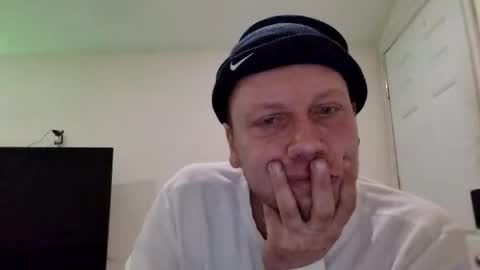 Snapshot of deznuts130 chatting on 02/12/26, 02:28 deznuts130 online show from 02/12/26, 02:28