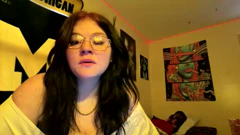 Snapshot of dezzydez354 chatting on 02/17/26, 01:18 dezzydez354 online show from 02/17/26, 01:18