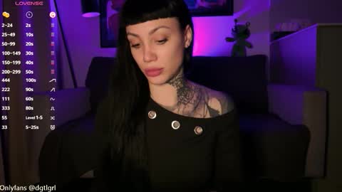 Snapshot of dgtlgrl chatting on 11/13/25, 04:39 dgtlgrl online show from 11/13/25, 04:39