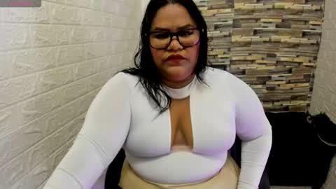 Snapshot of dhevora chatting on 11/13/25, 01:21 DHEVORA online show from 11/13/25, 01:21