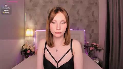 Snapshot of di_moore chatting on 10/05/25, 06:12 I EEO my schedule this week Thu - Sat 23000800 Sun 08001600 UTC3 online show from 10/05/25, 06:12