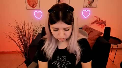 Snapshot of diaangell chatting on 03/02/25, 06:30 Dia online show from 03/02/25, 06:30