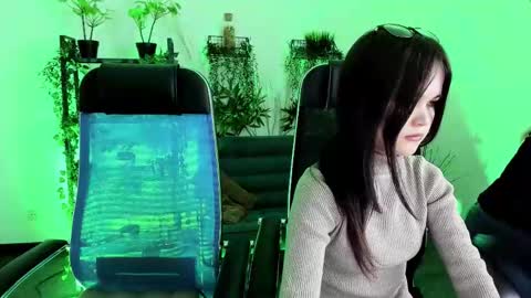 Dia online show from 11/21/25, 08:51