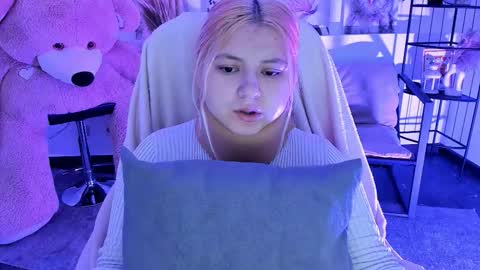 Dia online show from 11/24/25, 07:02