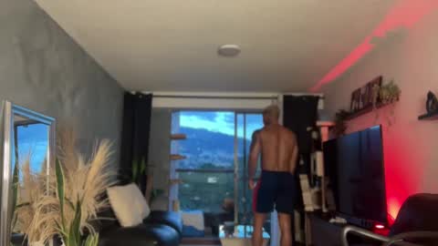 Snapshot of diagostone chatting on 09/15/25, 11:05 Diego online show from 09/15/25, 11:05