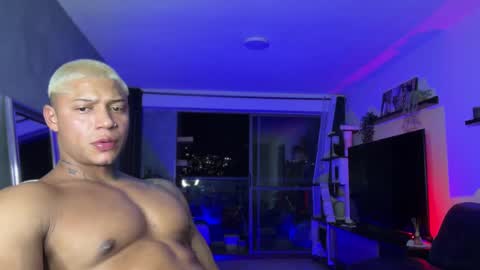 Snapshot of diagostone chatting on 10/31/25, 01:28 Diego online show from 10/31/25, 01:28