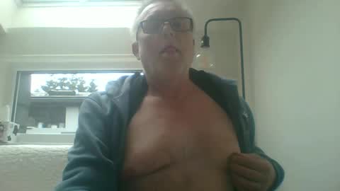 Snapshot of dial76 chatting on 01/31/25, 01:34 dial76 online show from 01/31/25, 01:34