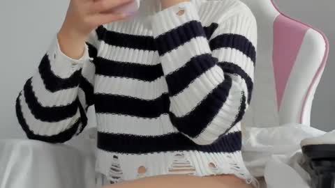 Snapshot of diamond_ava_ chatting on 12/28/24, 08:05 Thea online show from 12/28/24, 08:05