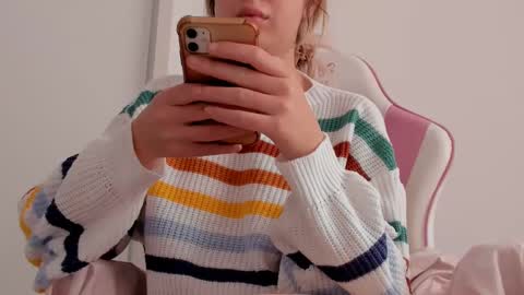 Snapshot of diamond_ava_ chatting on 02/03/25, 07:29 Thea online show from 02/03/25, 07:29