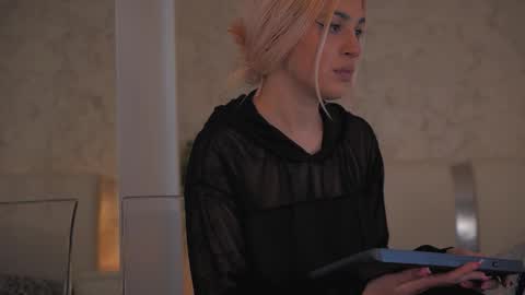 Snapshot of diamond_ava_ chatting on 02/02/26, 03:11 Thea online show from 02/02/26, 03:11
