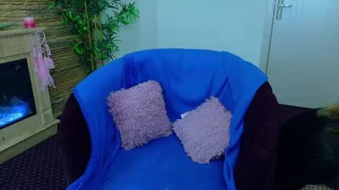 Snapshot of diamondmilff chatting on 06/27/26, 04:39 Diamond Milf online show from 06/27/26, 04:39