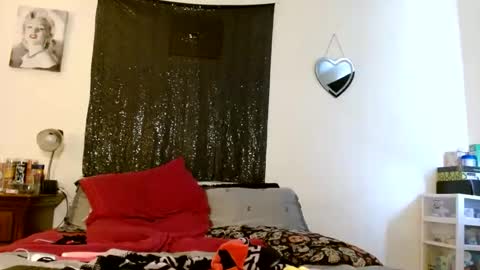 Snapshot of diamondmonroexo chatting on 02/04/25, 07:22 DiamondMonroeXo online show from 02/04/25, 07:22