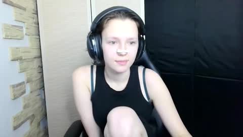 Snapshot of diana_back3 chatting on 11/16/25, 12:22 diana_back3 online show from 11/16/25, 12:22