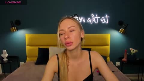 Snapshot of diana_garrett chatting on 10/11/25, 01:38 Diana  online show from 10/11/25, 01:38