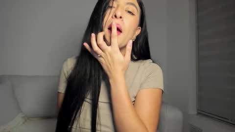 Snapshot of diana_jones_ chatting on 12/17/25, 01:22 POCA online show from 12/17/25, 01:22