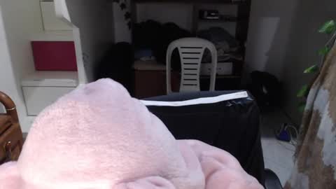 Snapshot of diana_smit_ chatting on 01/11/25, 02:04 diana online show from 01/11/25, 02:04