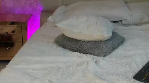 dianac1998 online show from 01/31/25, 11:13