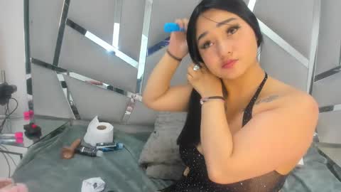 Snapshot of dianarous chatting on 01/12/25, 10:12 dianarous online show from 01/12/25, 10:12