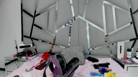 Snapshot of dianarous chatting on 02/07/25, 11:23 dianarous online show from 02/07/25, 11:23