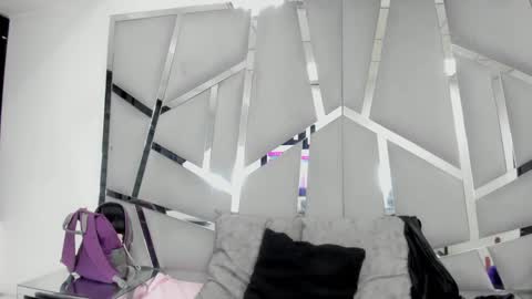 Snapshot of dianarous chatting on 02/19/25, 03:39 dianarous online show from 02/19/25, 03:39