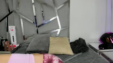 Snapshot of dianarous chatting on 11/19/25, 04:34 dianarous online show from 11/19/25, 04:34