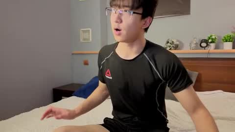 Snapshot of dianinav chatting on 02/12/26, 12:11 Adam online show from 02/12/26, 12:11