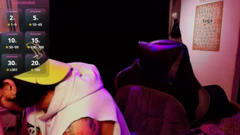 Snapshot of dickdamian_ chatting on 11/27/25, 05:53 Damin online show from 11/27/25, 05:53