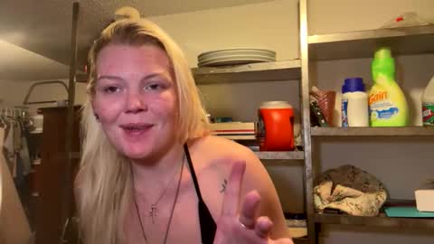 Snapshot of dickeddownsouth chatting on 11/25/25, 08:42 Beau online show from 11/25/25, 08:42