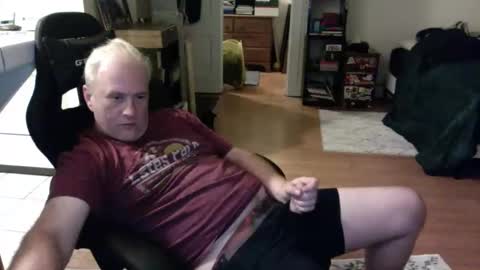 Snapshot of dickflasher5 chatting on 10/26/25, 05:13 Richard Fleischer online show from 10/26/25, 05:13