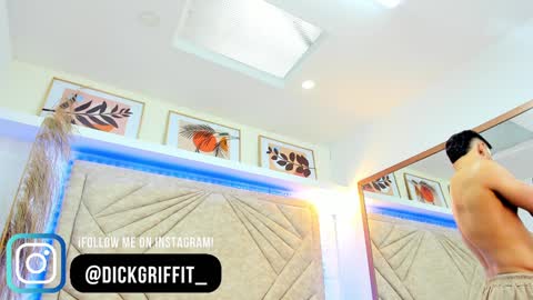 Snapshot of dickgriffith chatting on 02/02/25, 04:11 Dick Griffith online show from 02/02/25, 04:11