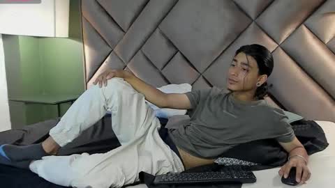 Snapshot of dickie_dicking chatting on 11/24/25, 09:47 dickie_dicking online show from 11/24/25, 09:47