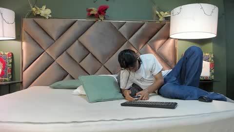 Snapshot of dickie_dicking chatting on 12/17/25, 10:16 dickie_dicking online show from 12/17/25, 10:16