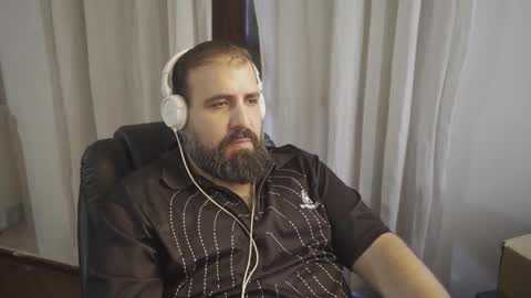 Snapshot of dicristalino chatting on 04/18/26, 04:55 Cristian Dipolino online show from 04/18/26, 04:55