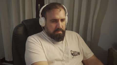 Snapshot of dicristalino chatting on 05/08/26, 12:05 Cristian Dipolino online show from 05/08/26, 12:05