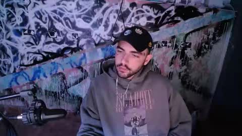 Snapshot of didismurf02 chatting on 11/12/25, 02:34 didismurf02 online show from 11/12/25, 02:34