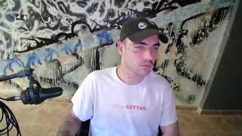 Snapshot of didismurf02 chatting on 11/13/25, 04:00 didismurf02 online show from 11/13/25, 04:00