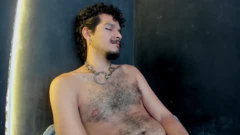 Snapshot of diemond_latinx98 chatting on 12/13/25, 08:04 diemond_latinx98 online show from 12/13/25, 08:04