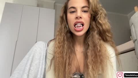 Tanya online show from 09/29/25, 10:09