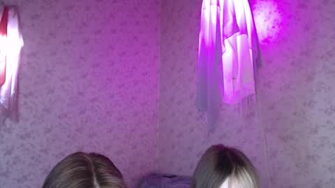 Hi im Alice 3 Im usualy online 03-10 or 17-21 UTC0 online show from 03/11/26, 02:28