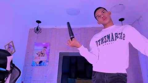 Snapshot of dilam_alfonzo chatting on 09/12/25, 04:07 Dilan online show from 09/12/25, 04:07