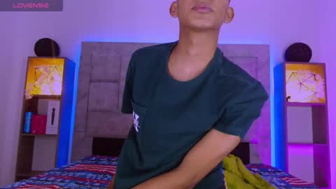 Snapshot of dilam_alfonzo chatting on 12/14/25, 07:18 Dilan online show from 12/14/25, 07:18