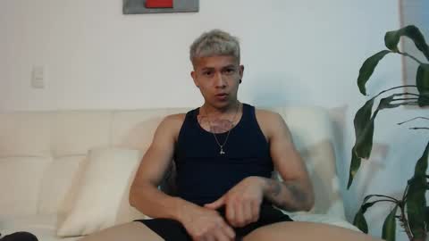 Snapshot of dilanxxx8888 chatting on 11/13/25, 05:06 dilanxxx8888 online show from 11/13/25, 05:06