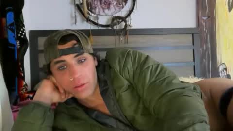 Snapshot of dimepiecebottom chatting on 11/23/25, 10:26 dimepiecebottom online show from 11/23/25, 10:26