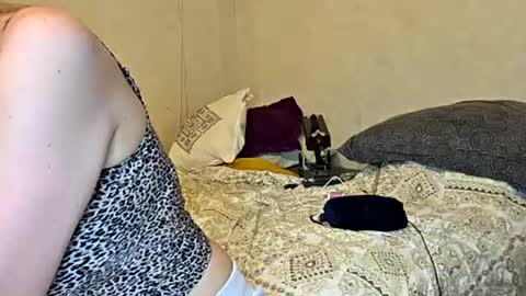 Snapshot of dimepiecexxx chatting on 06/16/26, 09:34 Sofie online show from 06/16/26, 09:34