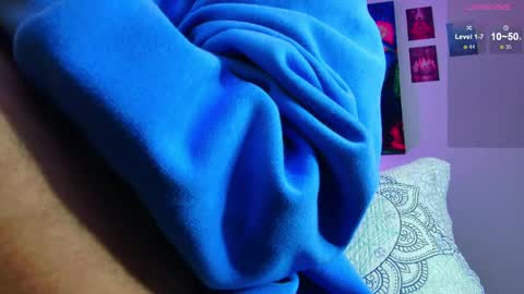 Julian Independent Model online show from 04/17/26, 12:57